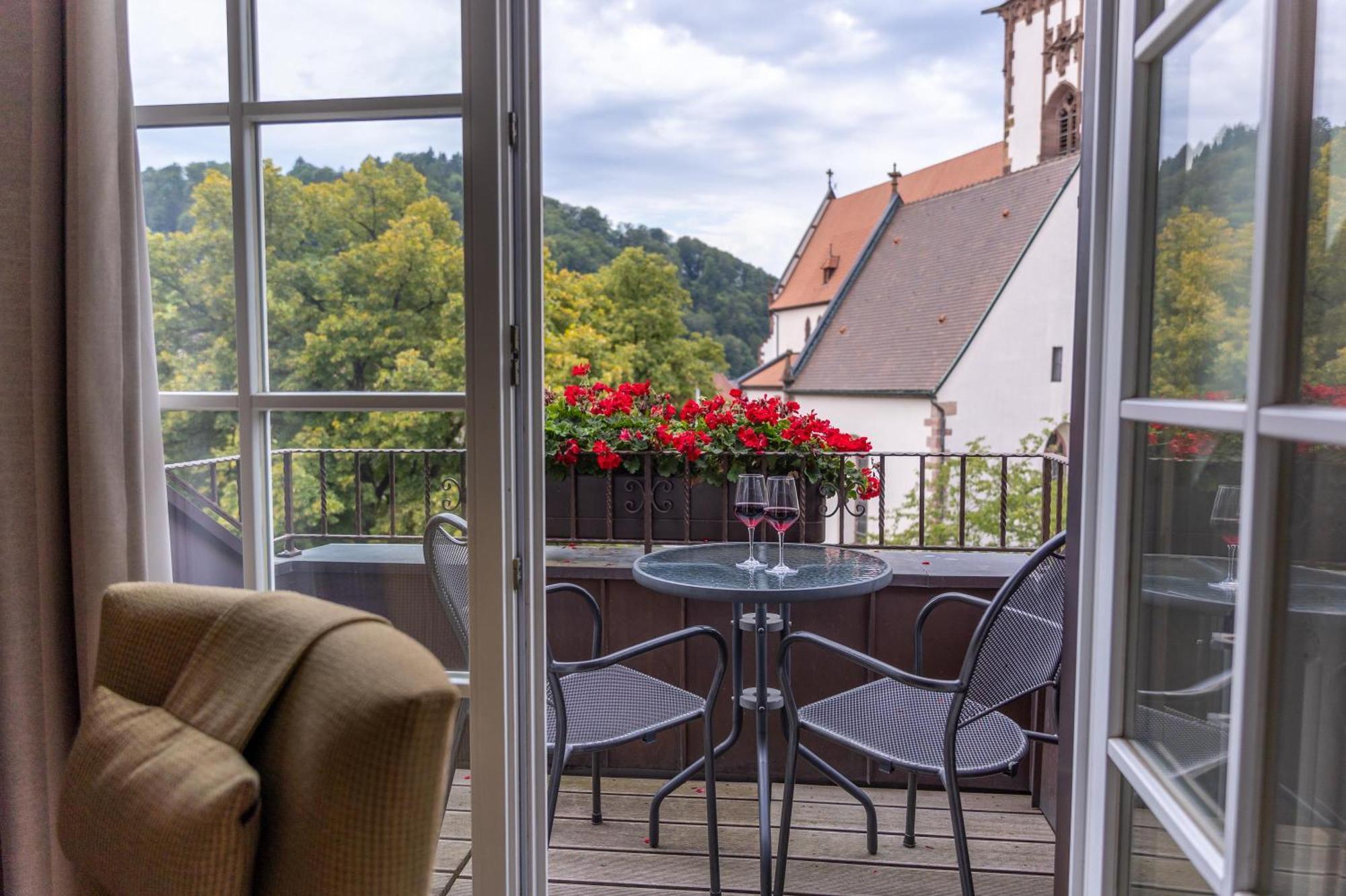 Hotel-Gasthaus Goldener Engel Glottertal Buitenkant foto