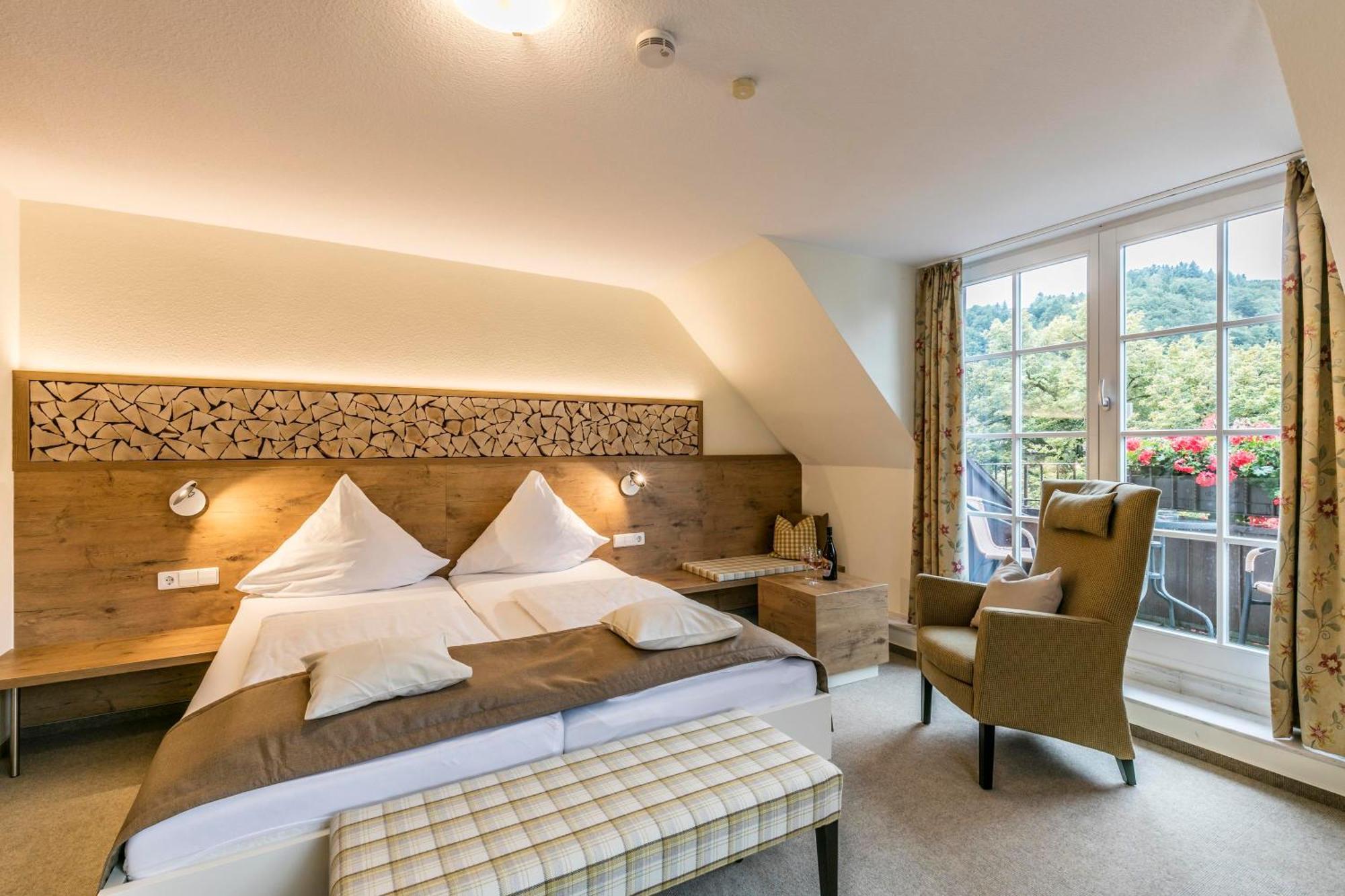 Hotel-Gasthaus Goldener Engel Glottertal Buitenkant foto