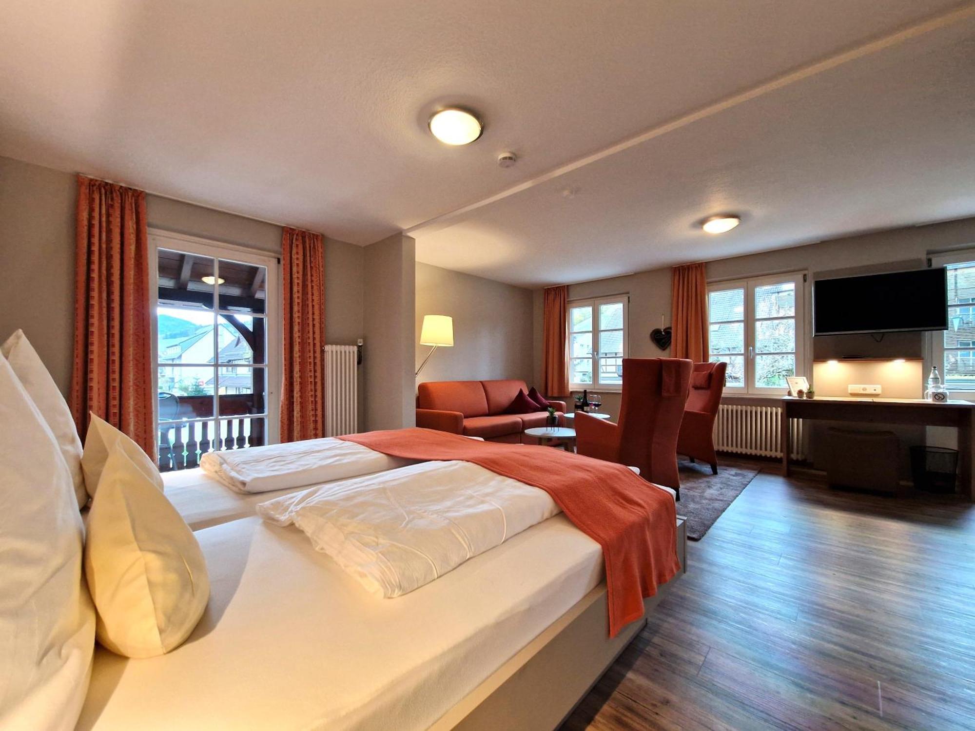 Hotel-Gasthaus Goldener Engel Glottertal Buitenkant foto